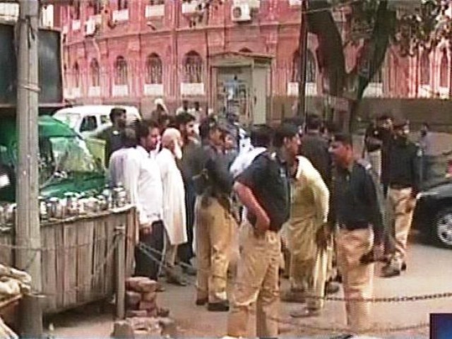 Women who have lover marriage  brothers killed her in front of  the Lahore High Court